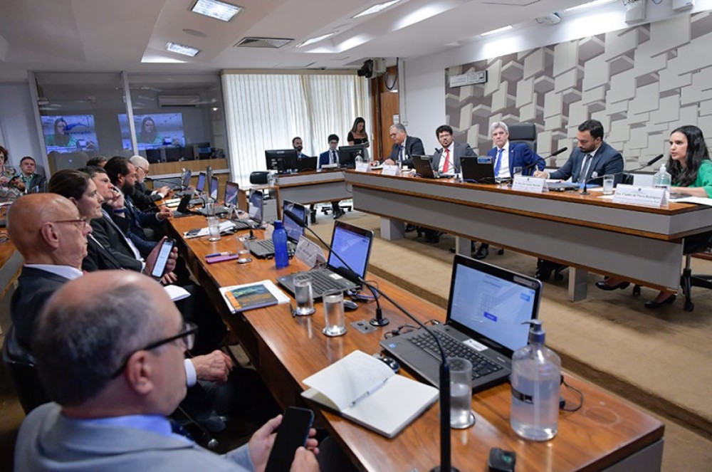 Debatedores defendem regulamentação para combater garimpo ilegal