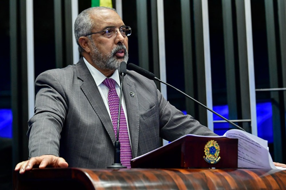 Paim aplaude criação de institutos federais e destaca projeto da educação integral