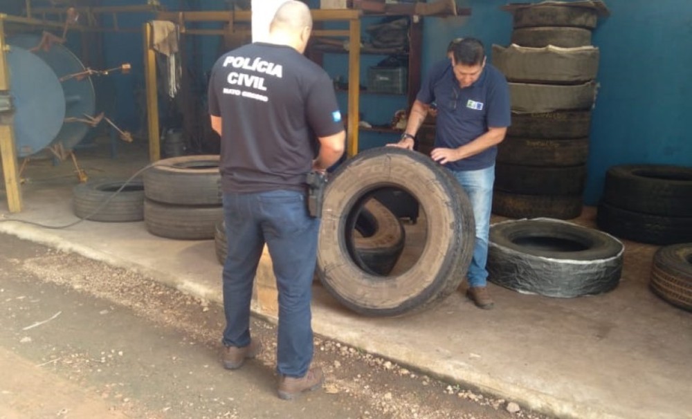 Polícia Civil e Ipem interditam empresa clandestina de recapagem de pneus