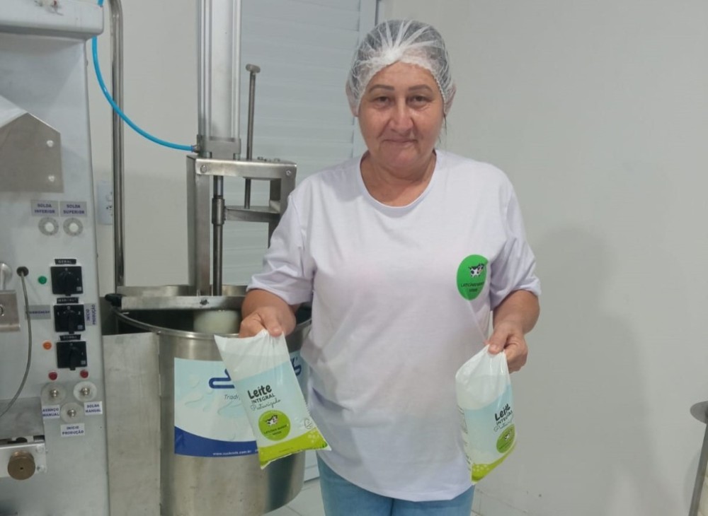 Empaer oportuniza à produtora que montou agroindústria acesso a políticas públicas e comércio local