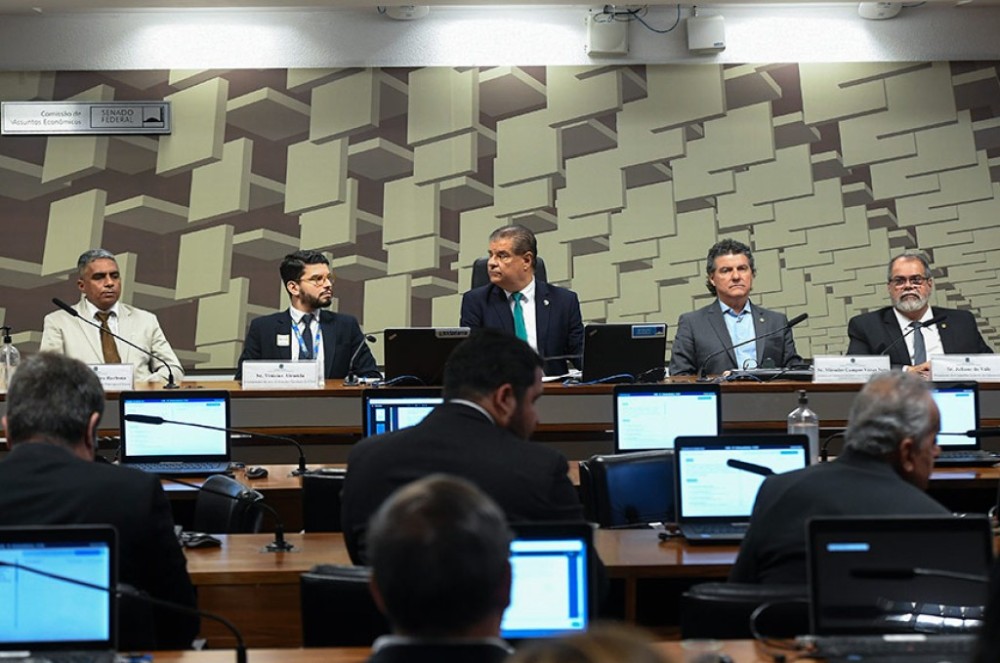 Em debate na CAE, profissionais apoiam piso maior para médicos e dentistas