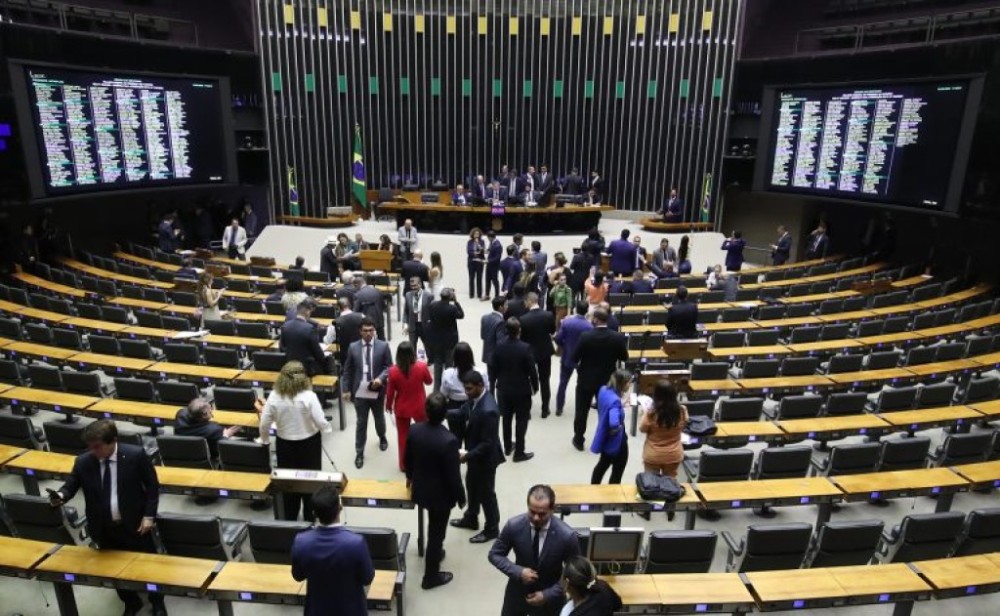 Câmara analisa projeto que viabiliza isenção do IR para quem ganha até dois salários mínimos; acompanhe
