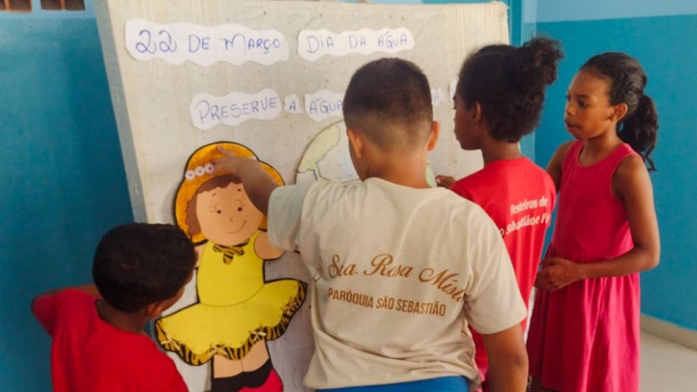 Crianças e adolescentes desenvolvem atividades para comemorar o Dia Mundial da Água