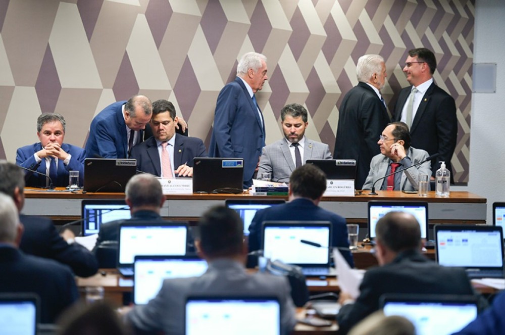 CCJ adia votação de projeto que amplia cota para negros em concursos