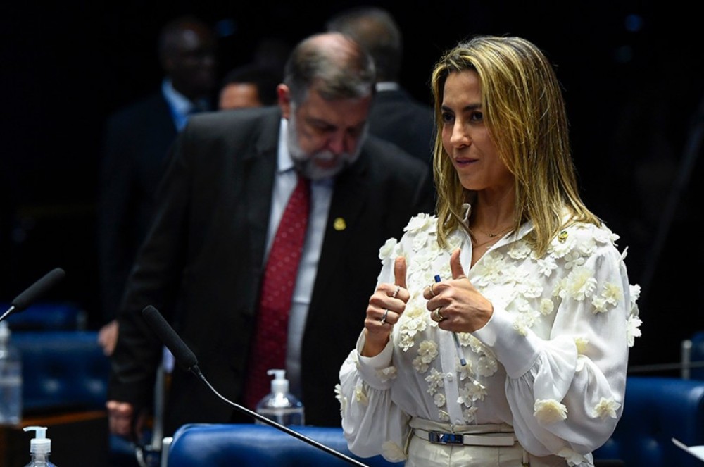 Senado vai debater projeto que regulamenta cigarro eletrônico