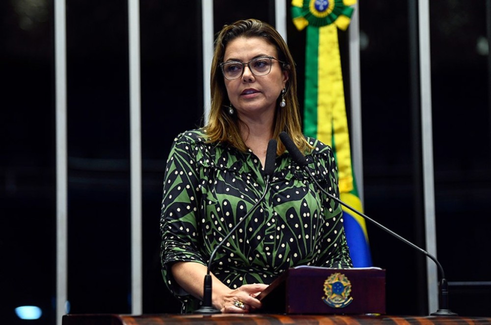 Leila Barros celebra o lançamento do Novo PAC Seleções