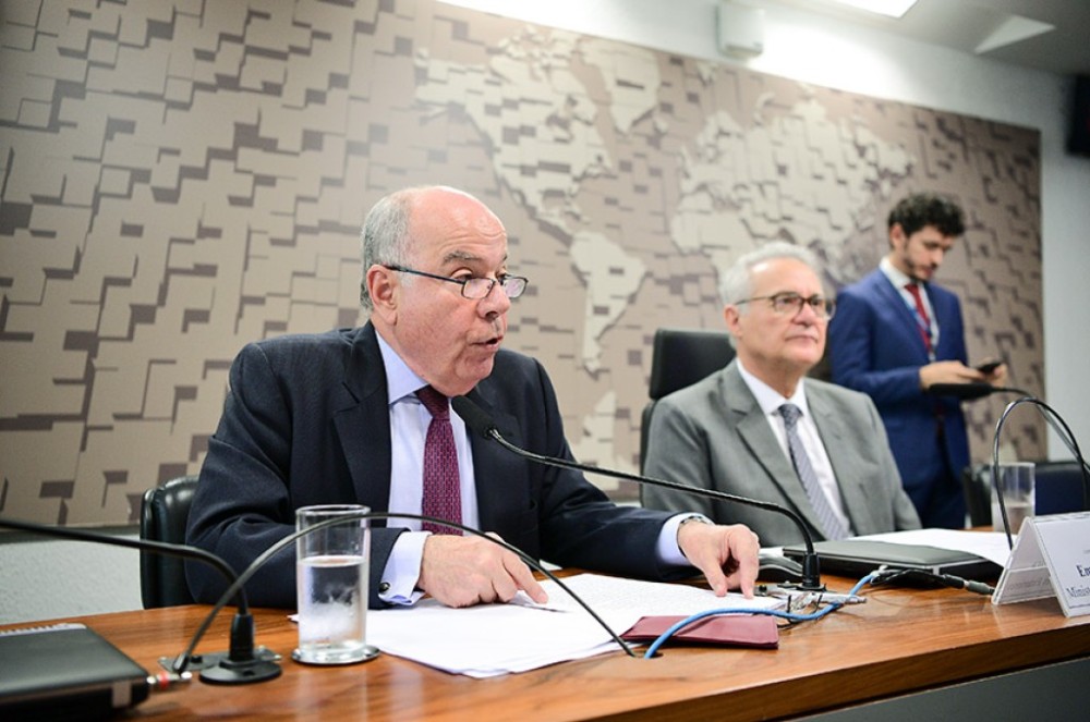 Ministro de Relações Exteriores reitera críticas a Israel na CRE