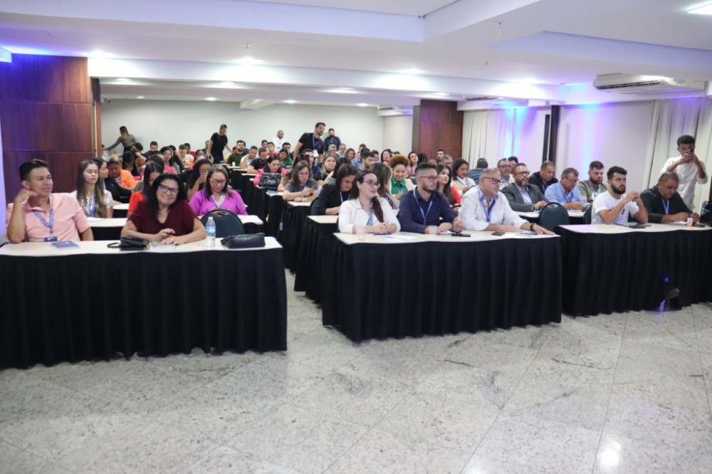 Assessores da Prefeitura de Sinop participam de curso com Roberto Cabrini e outros especialistas