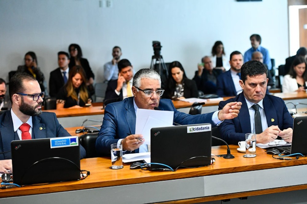 Comissão de Segurança ouvirá PF sobre retenção de português em aeroporto