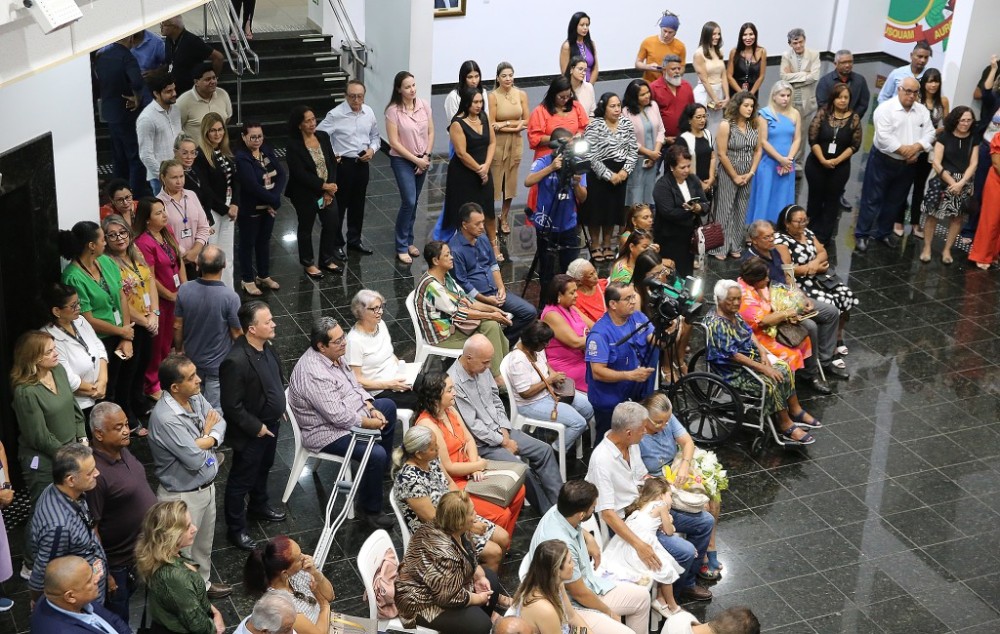 Secretaria de Serviços Legislativos da ALMT recebe o nome de servidora que foi a primeira mulher a assumir a pasta