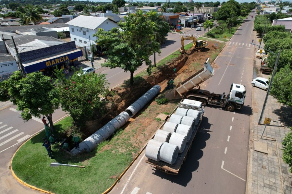 Morador comemora início das obras de fechamento do valetão na avenida dos Ingás