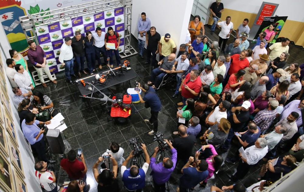Associações de pequenos produtores de 38 cidades recebem kits agrícolas
