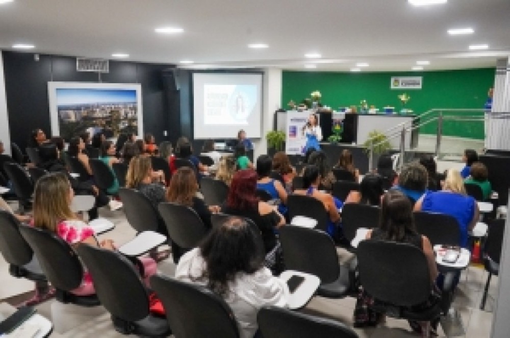 Mais de 50 mulheres participam de qualificação empreendedora na Câmara