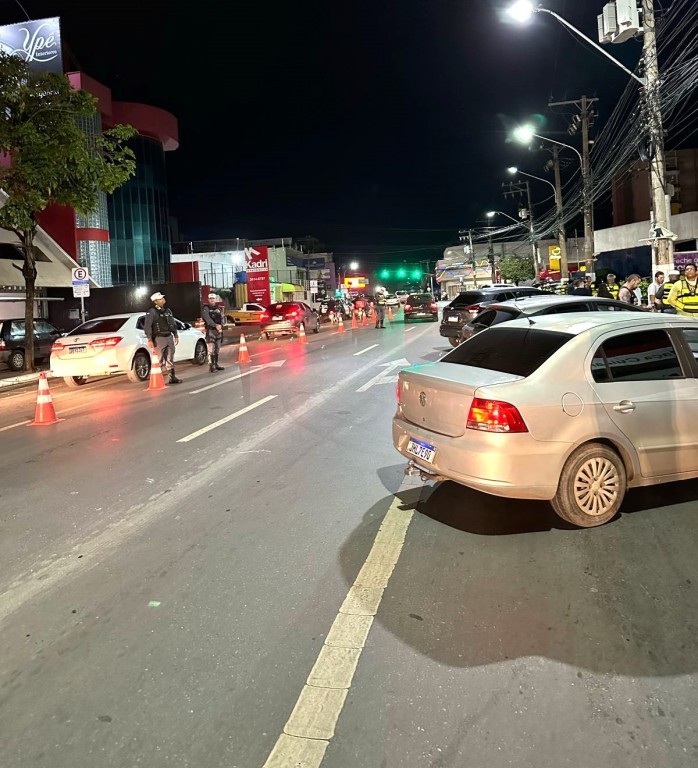 Operação Lei Seca na Avenida Isaac Póvoas termina com 16 motorista presos e 34 veículos removidos