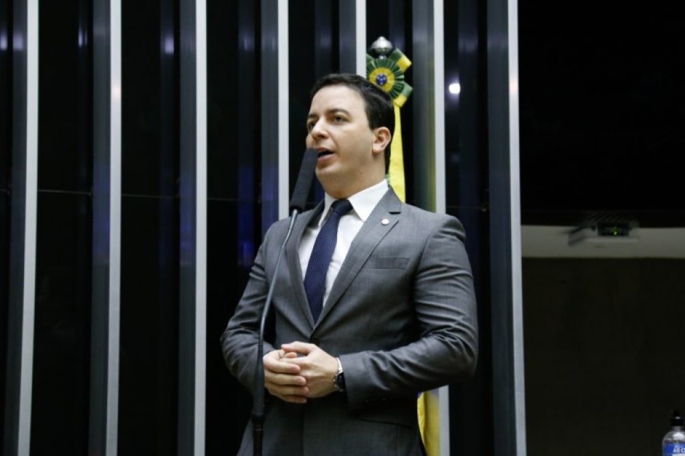 Proposta aumenta pena para estelionato em campanha on-line fraudulenta