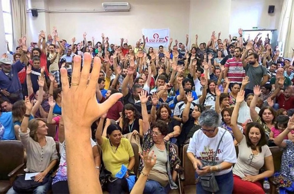 CE e CCT debatem autonomia das universidades