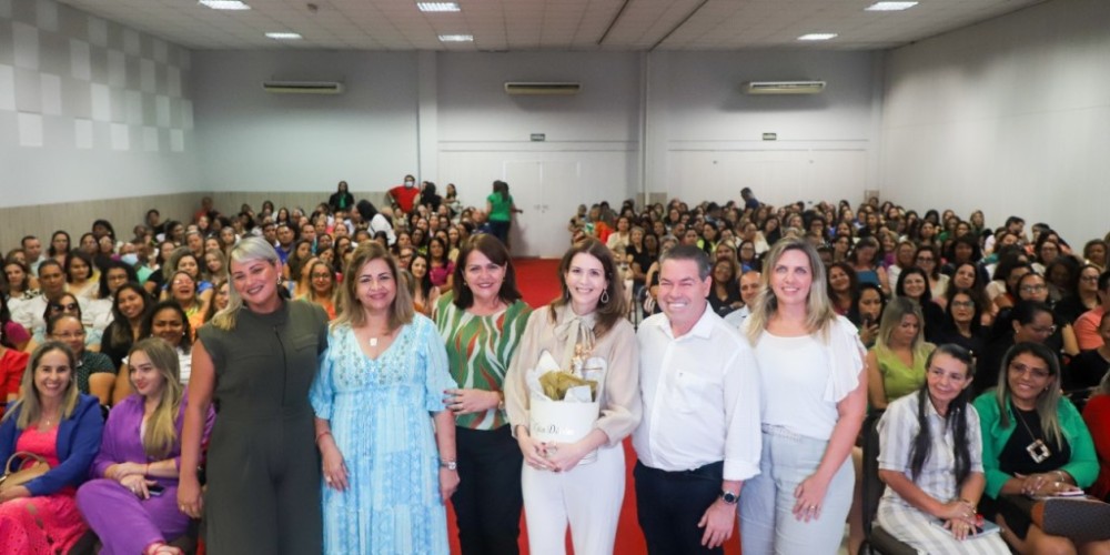 Encontro reúne gestores educacionais; palestra com primeira-dama de Várzea Grande abre evento