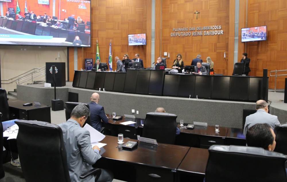Deputados aprovam orçamento do governo para 2024 em primeira votação