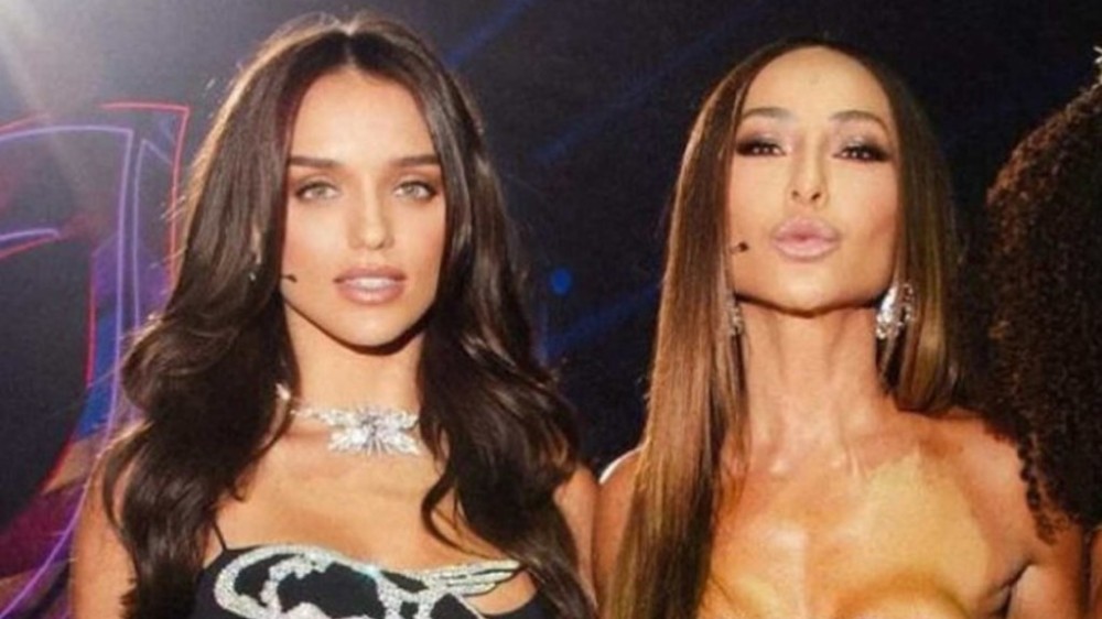 Sabrina Sato gera climão com piada sobre cabeça de Rafa Kalimann: ‘Palhaçada!’