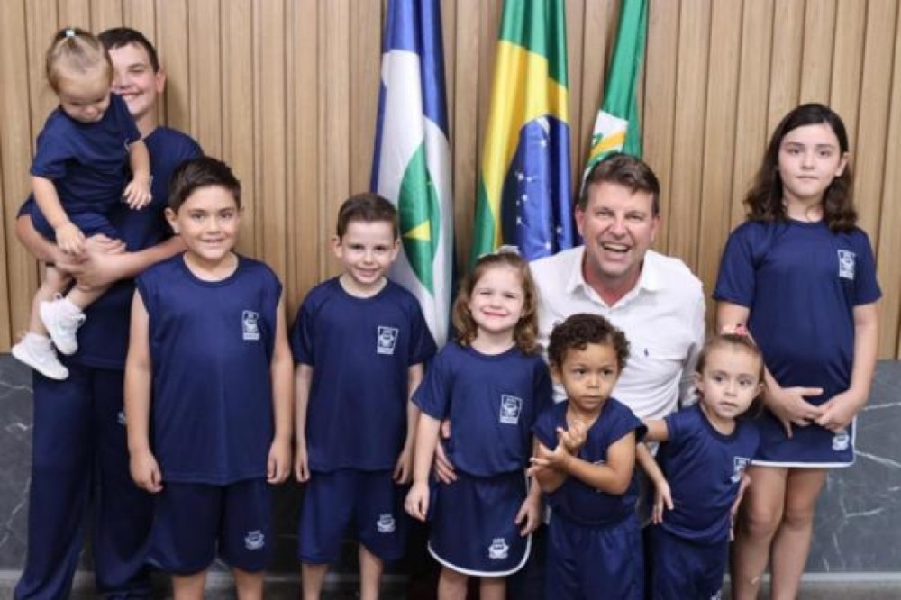 Prefeitura repagina uniformes da rede municipal de ensino para ano letivo de 2024