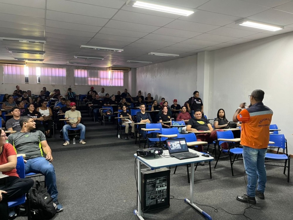 Defesa Civil capacita estudantes e coordenadores da UFMT para atuarem como voluntários
