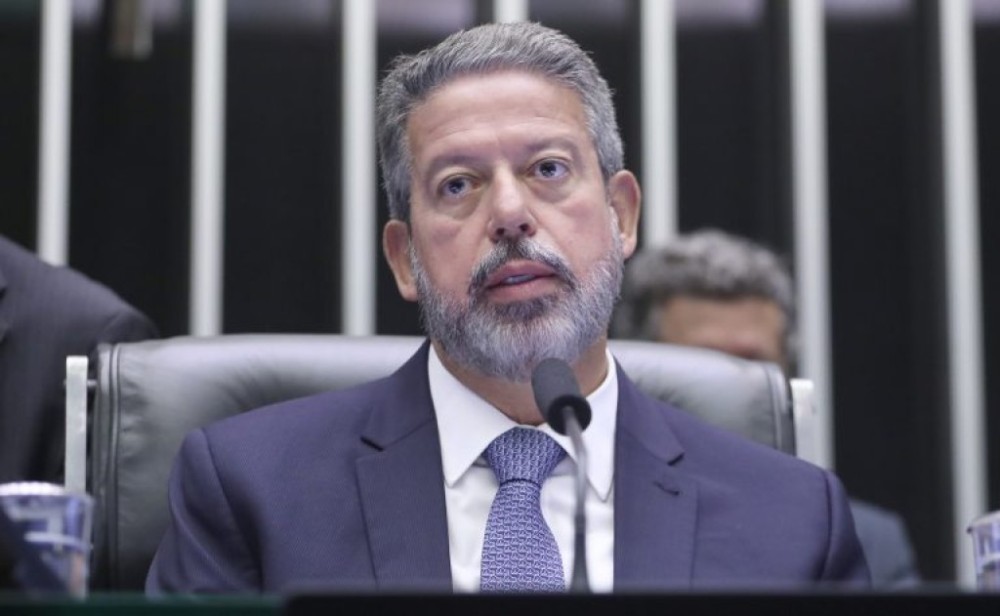 Lira diz que é viável votar a regulamentação da reforma tributária neste semestre