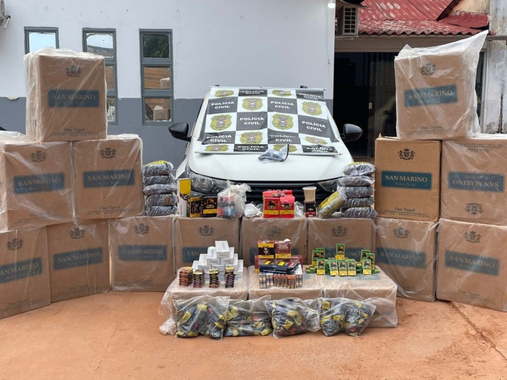 Suspeito é autuado em flagrante por contrabando de cigarros e porte ilegal de arma de fogo