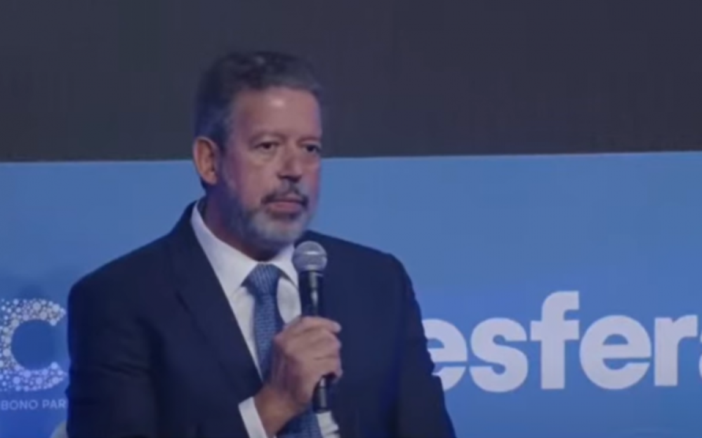 Lira diz que programa criado para descarbonizar veículos será discutido com tranquilidade