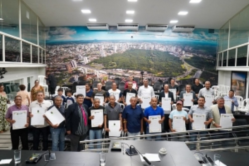 Rogério Varanda homenageia ex-jogadores de Futsal de Mato Grosso
