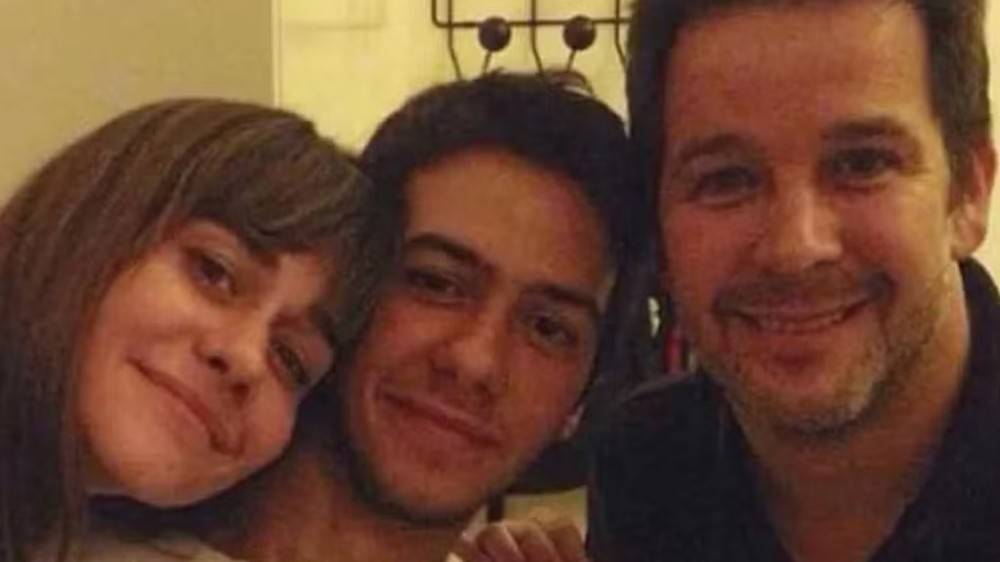 Alessandra Negrini revela que não vê o filho faz anos e internautas reagem: ‘Vai logo’