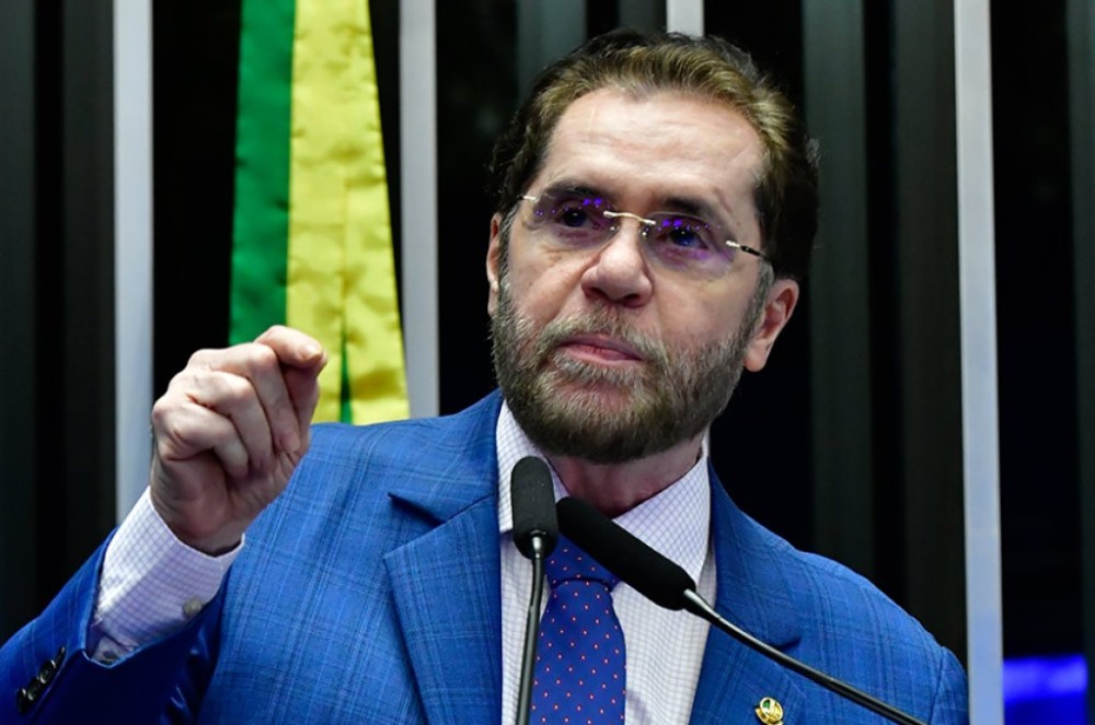 Plínio pede asfaltamento da BR-319, principal ligação terrestre do Amazonas