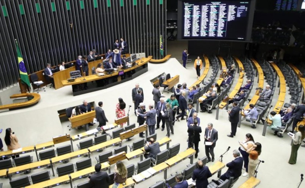 Deputados analisam projeto que institui depreciação acelerada para modernizar indústria; acompanhe