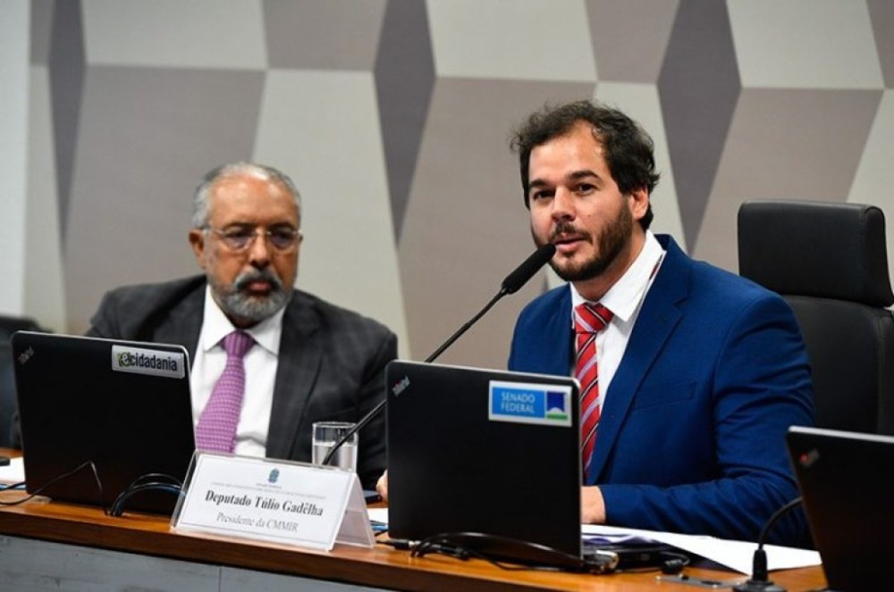 Deputado Túlio Gadêlha é eleito presidente da Comissão Mista sobre Migrações