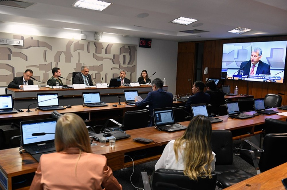 Debatedores defendem aprimoramento da fiscalização das armas de fogo