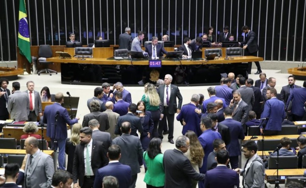 Deputados analisam projeto que cria o Programa de Aceleração da Transição Energética; acompanhe