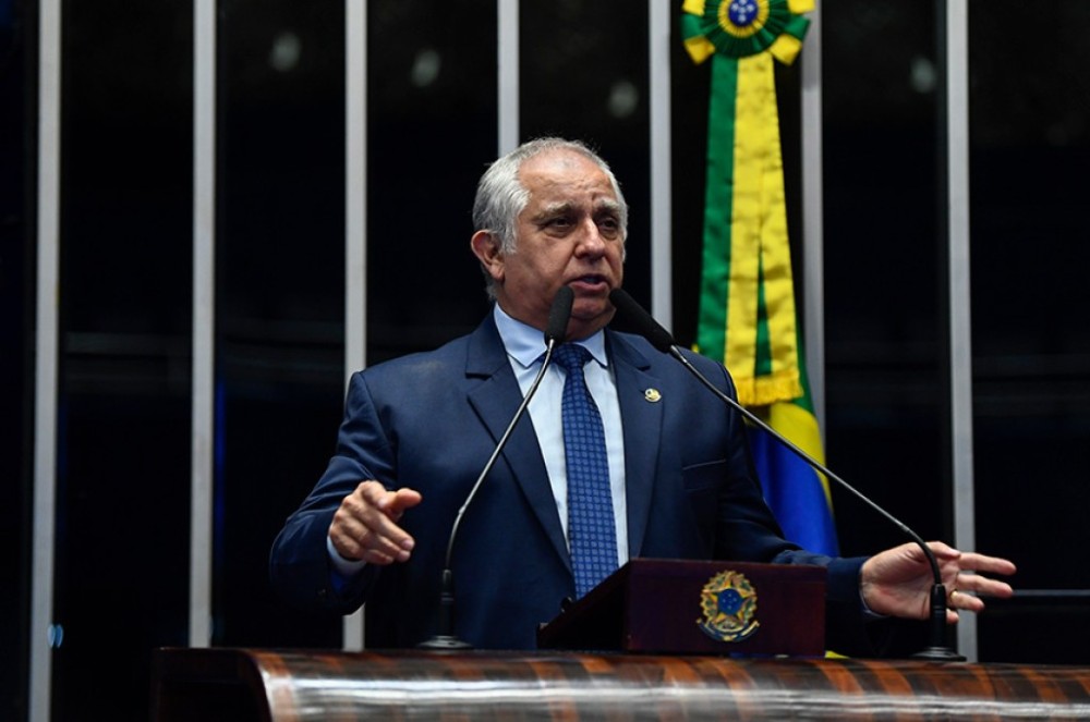 Izalci defende ampliação da 'Lei do Bem' e auxílio-moradia a policiais e bombeiros