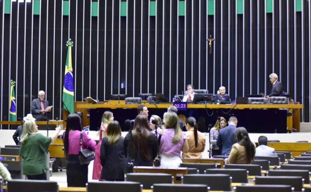 Câmara analisa pedidos de urgência para projetos de lei; acompanhe