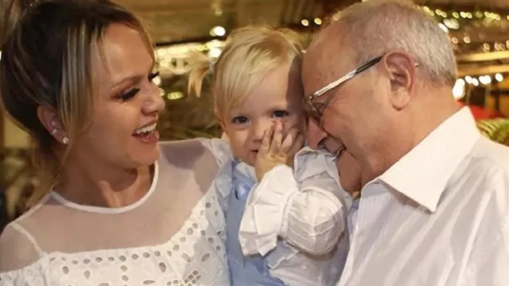 Após morte do pai, Eliana faz homenagem emocionante: ‘Vou chorar só mais um pouco’