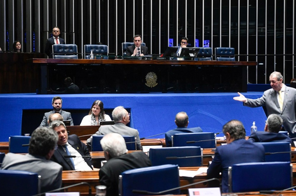 PEC sobre drogas tem segunda sessão de discussão em primeiro turno