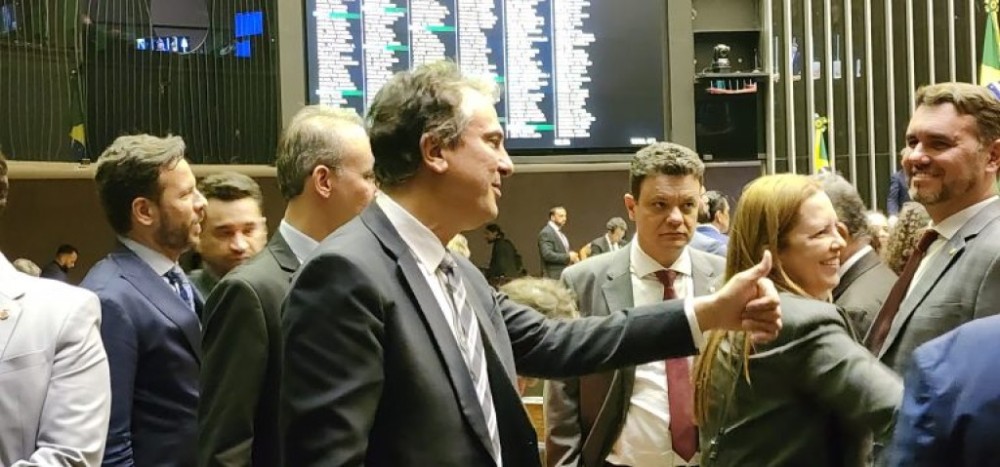 Deputados aprovam texto-base da nova reforma do ensino médio; acompanhe