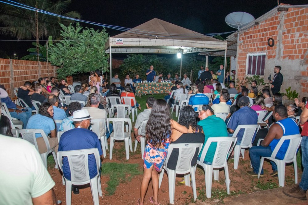 Prefeito se reúne com moradores e anuncia melhorias para Boa Vista