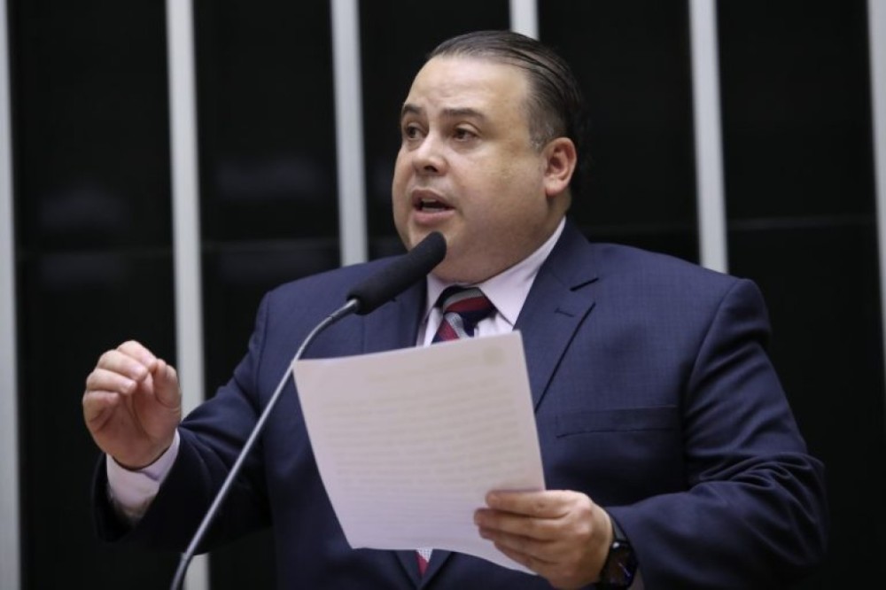 Comissão aprova projeto que estimula formação de alunos do ensino médio no exterior