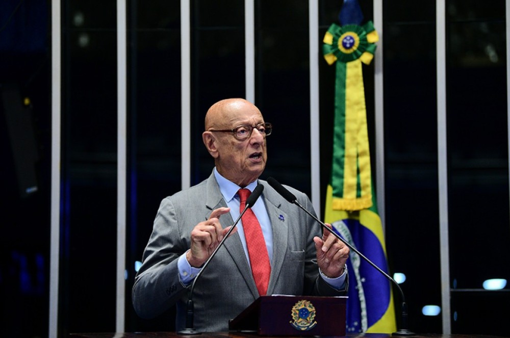 Amin parabeniza empresário catarinense por Ordem do Mérito Industrial