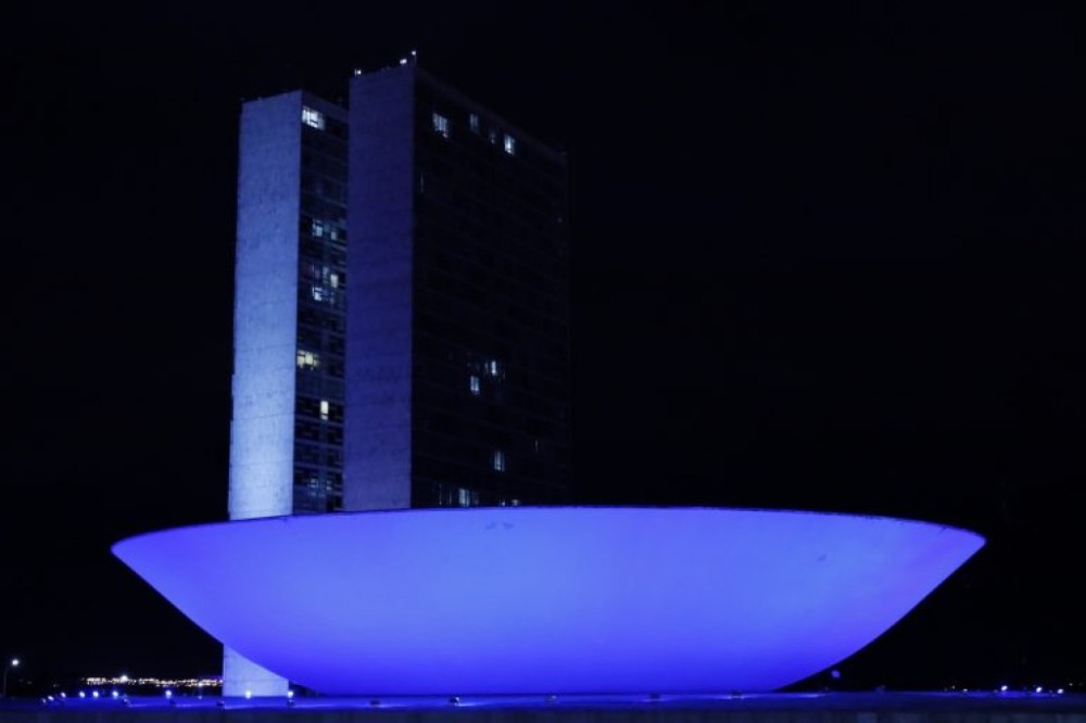 Congresso se ilumina de azul e amarelo pelo Dia Internacional da Síndrome de Down