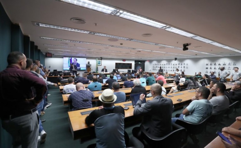 Regulamentação do trabalho de motoristas de aplicativo divide profissionais do setor