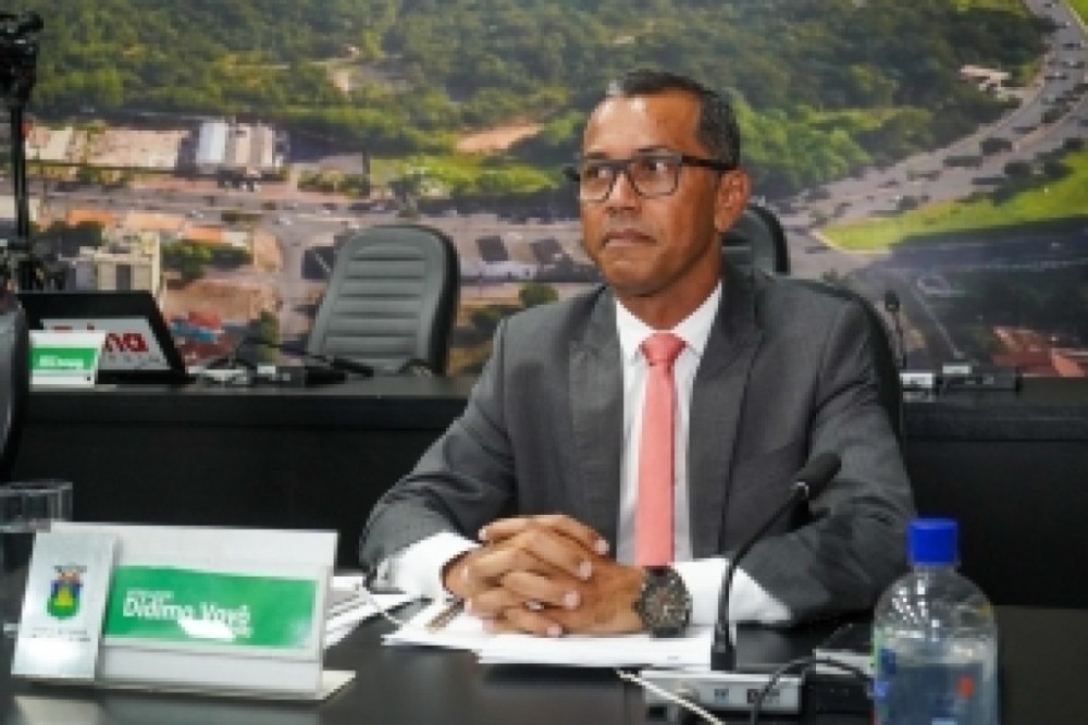 Dídimo Vovô leva patrolamento ao Jardim Aquários e abrigos de ônibus nos bairros