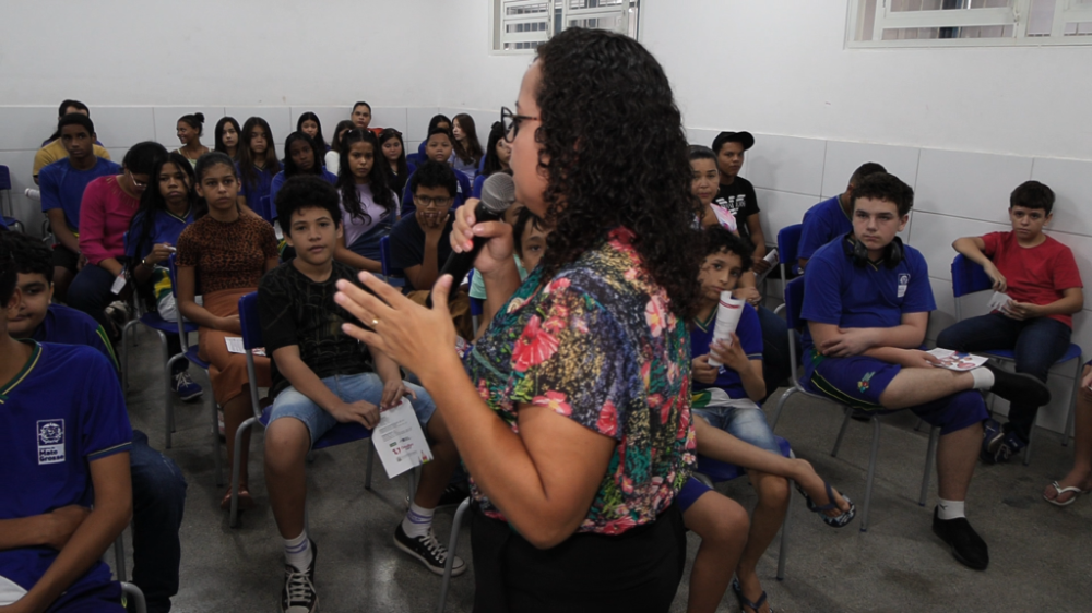 Coordenadoria da Mulher leva palestra sobre violência doméstica à Escola Hermelinda de Figueiredo