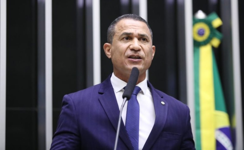 Projeto autoriza polícia a revistar suspeito com base em denúncia anônima