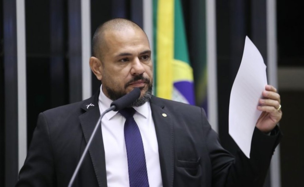 Projeto amplia lista de profissionais que podem dirigir estabelecimento penal
