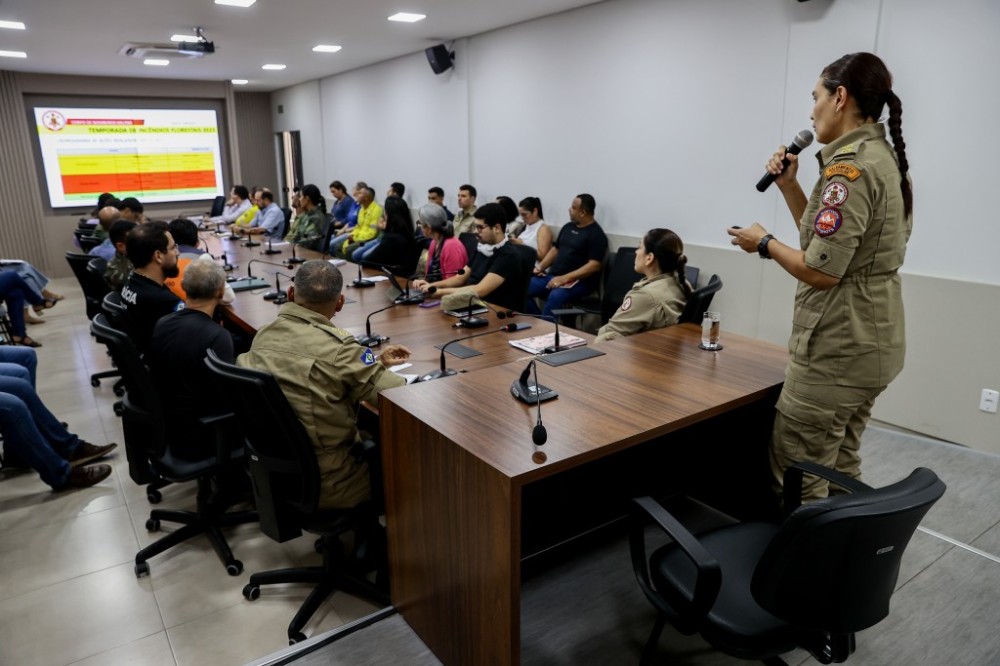 Governo de MT faz 1ª reunião do Comitê do Fogo para combate integrado aos incêndios florestais